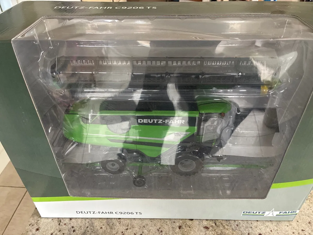 Deutz fahr C9206 harvester 1:32 scale - Image 1