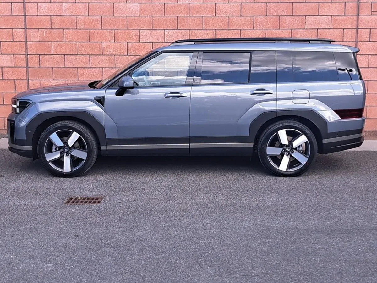 Hyundai Santa Fe 4 Wheel Drive Premium Model Plug - Image 3