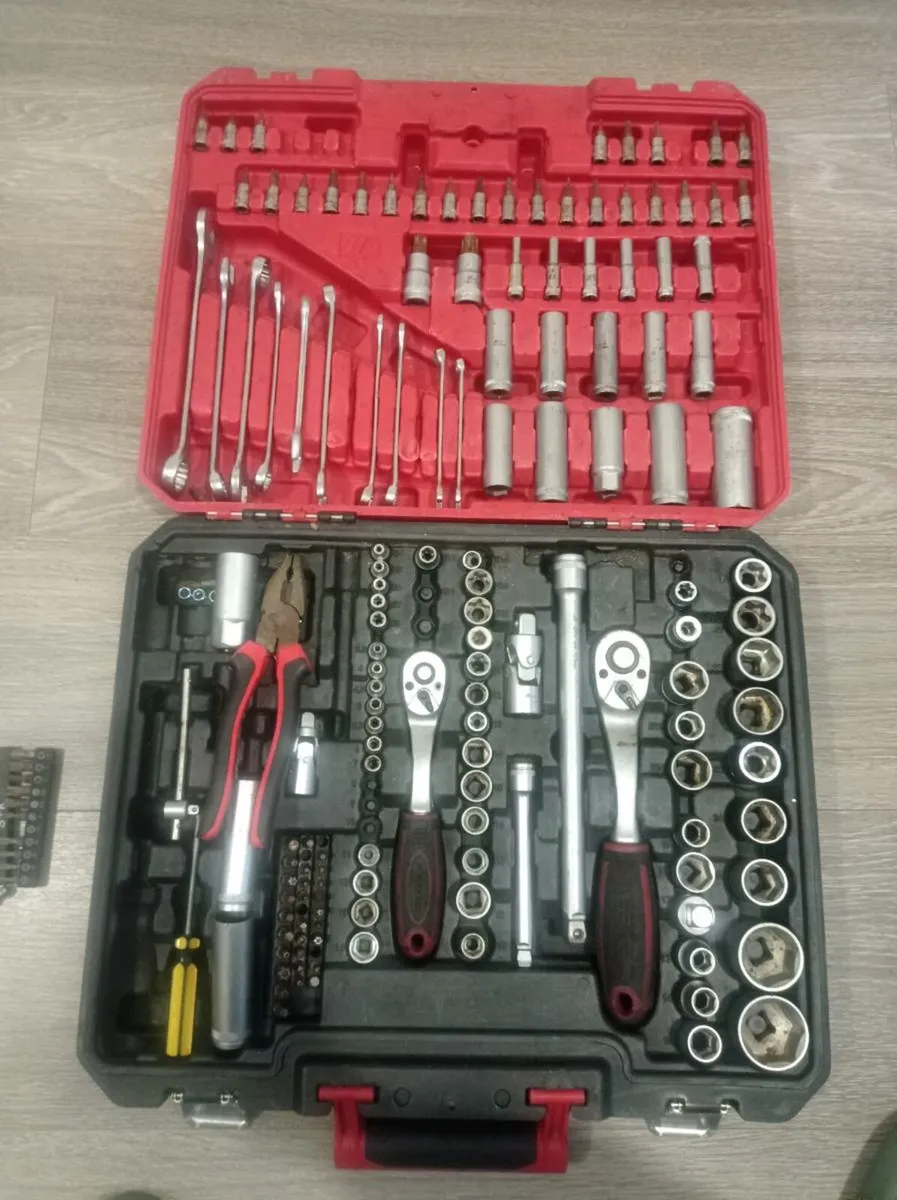 Premium socket of 220 pieces 
Couple pieces round - Image 1