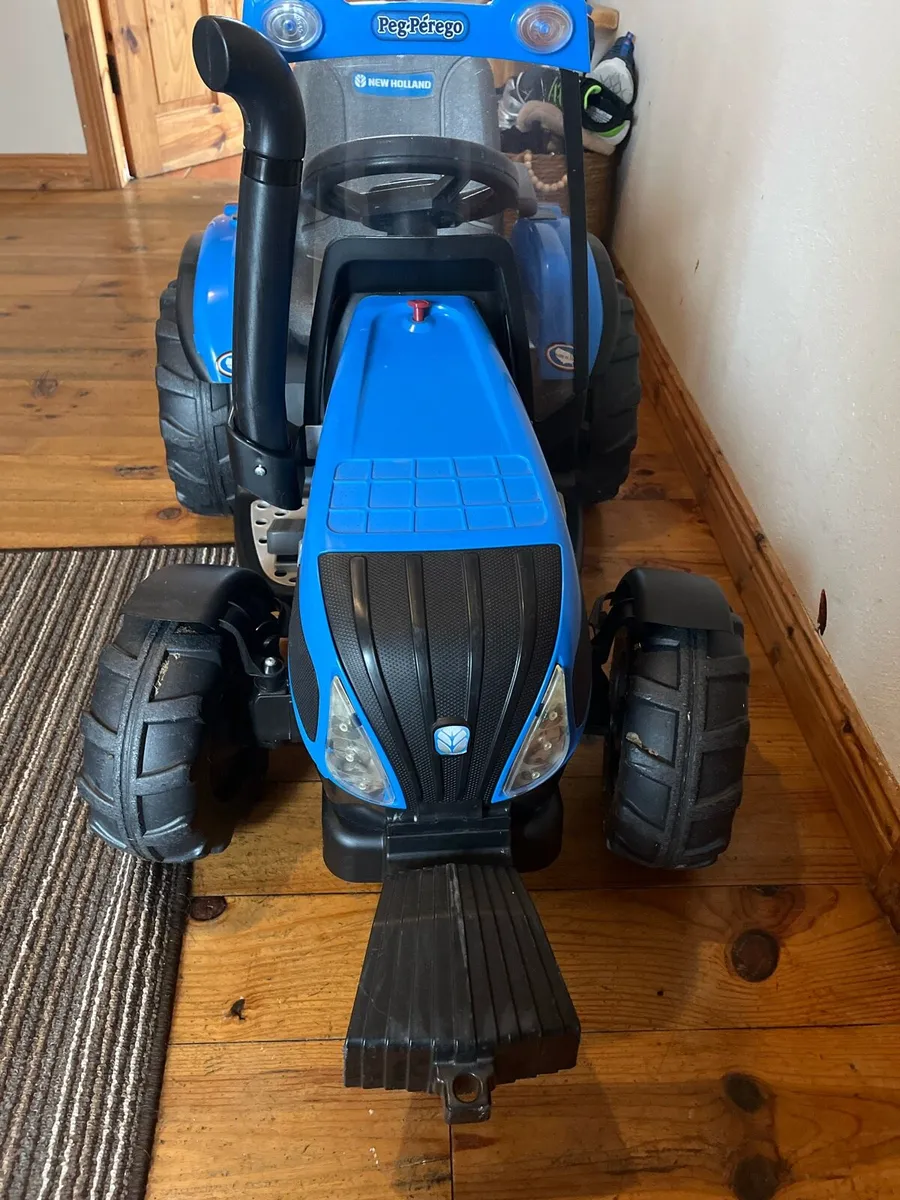 Peg perego new Holland T8 ride on - Image 4