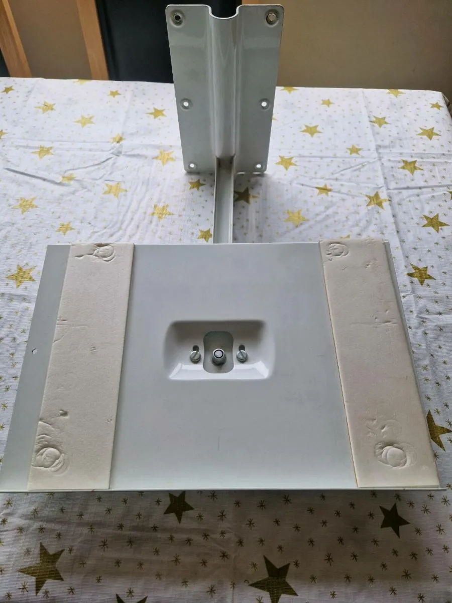 Wall bracket - Image 1