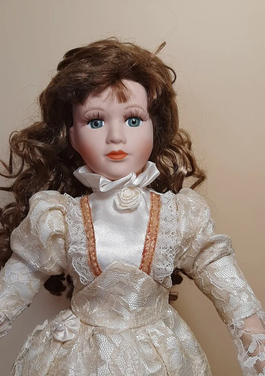 Porcelain doll - Image 1