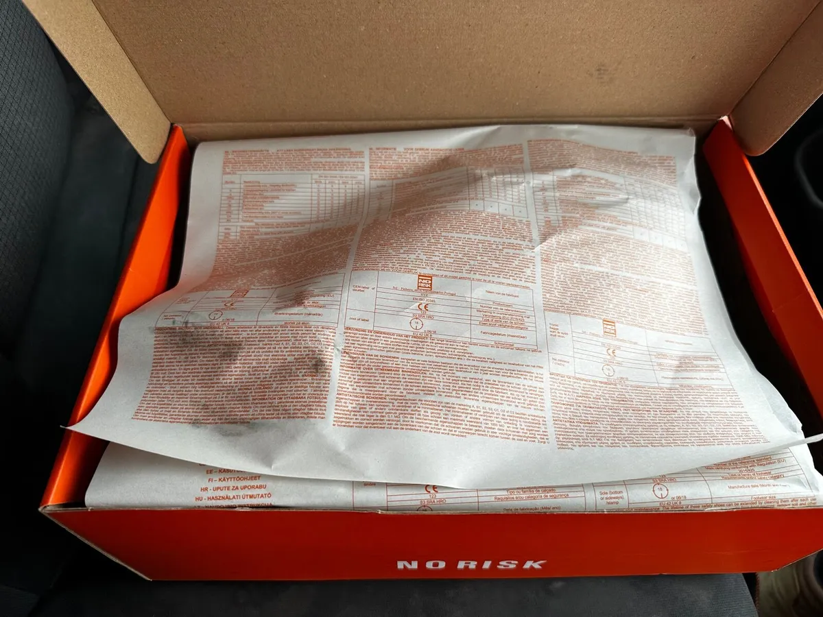 Safety boots - Image 3