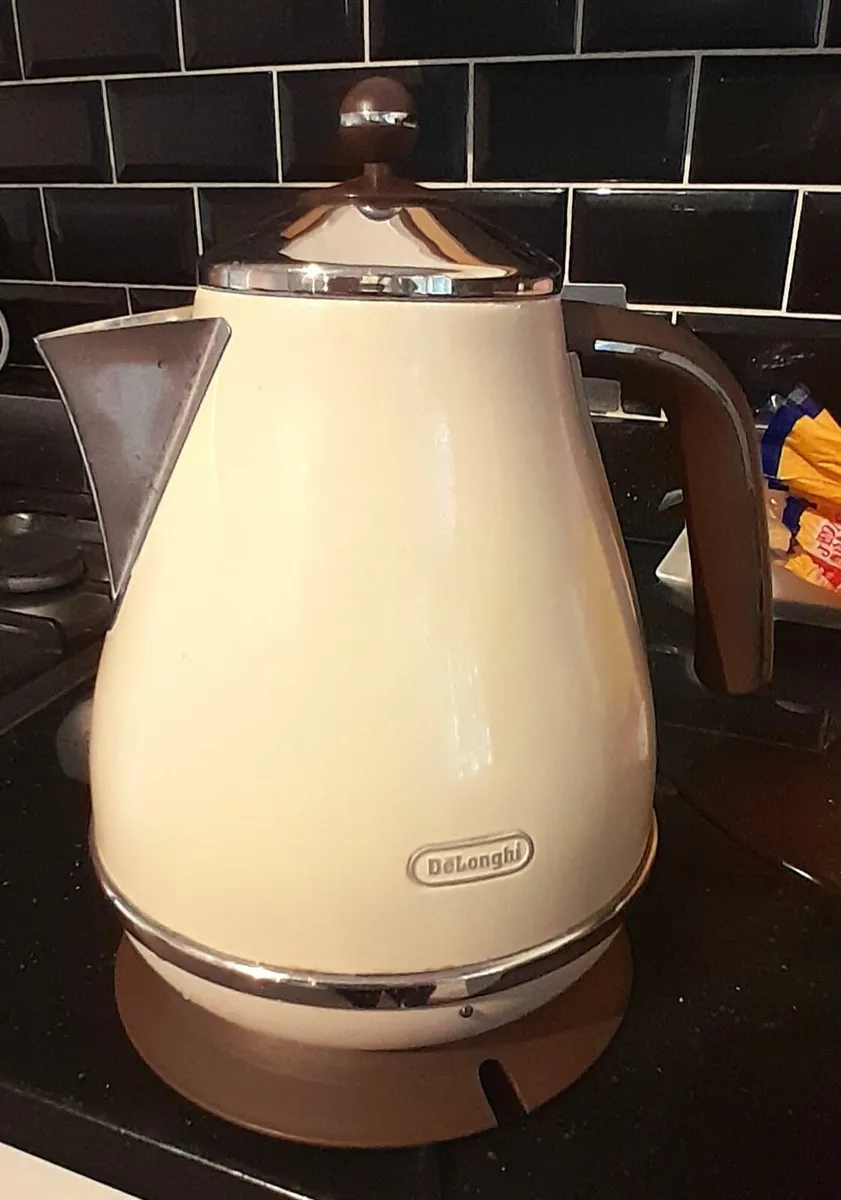 De'Longhi Toaster & Kettle set - Image 2