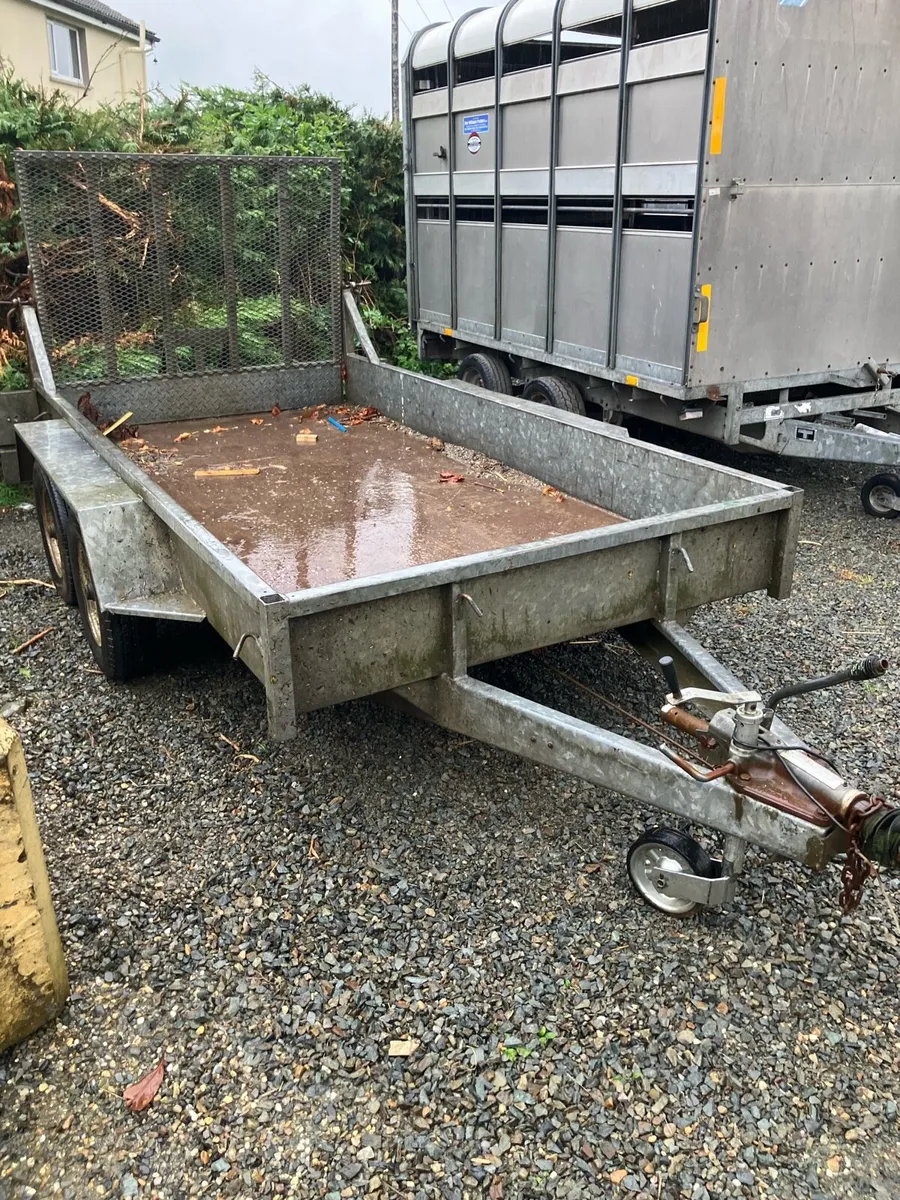 Trailer - Image 1