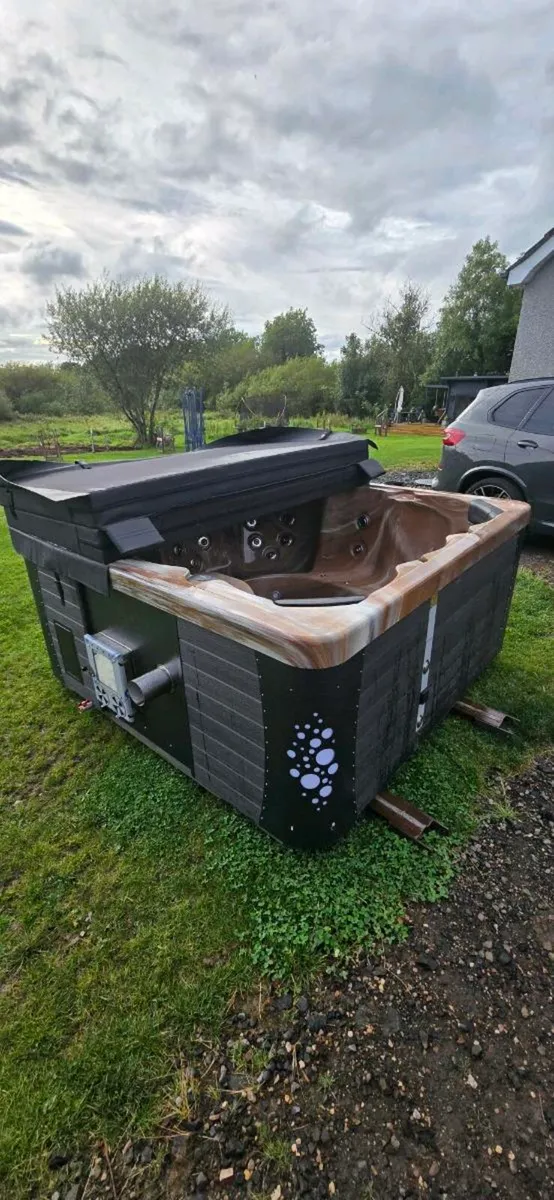 7 seater square hot tub with internal wood stove - Image 1