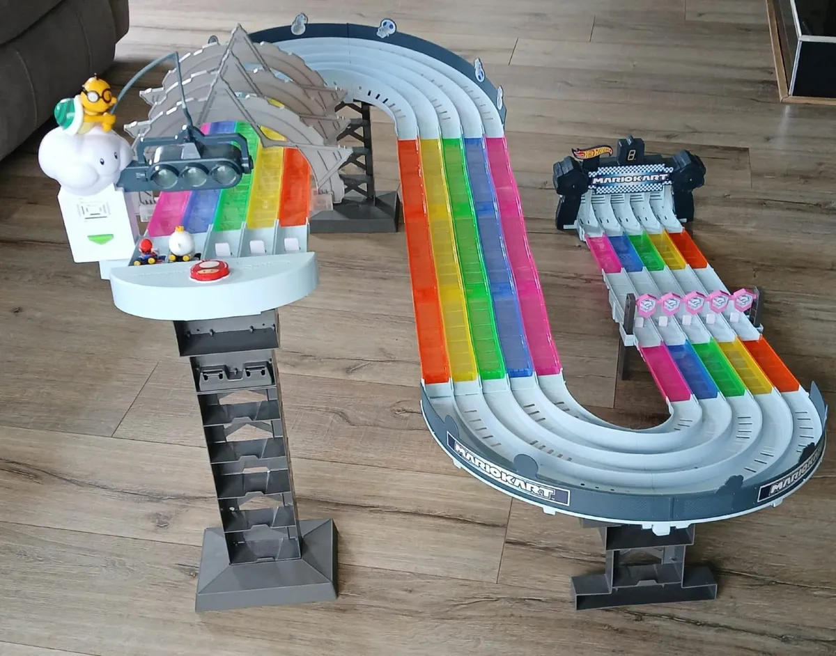Hot wheels mario kart rainbow road - Image 1