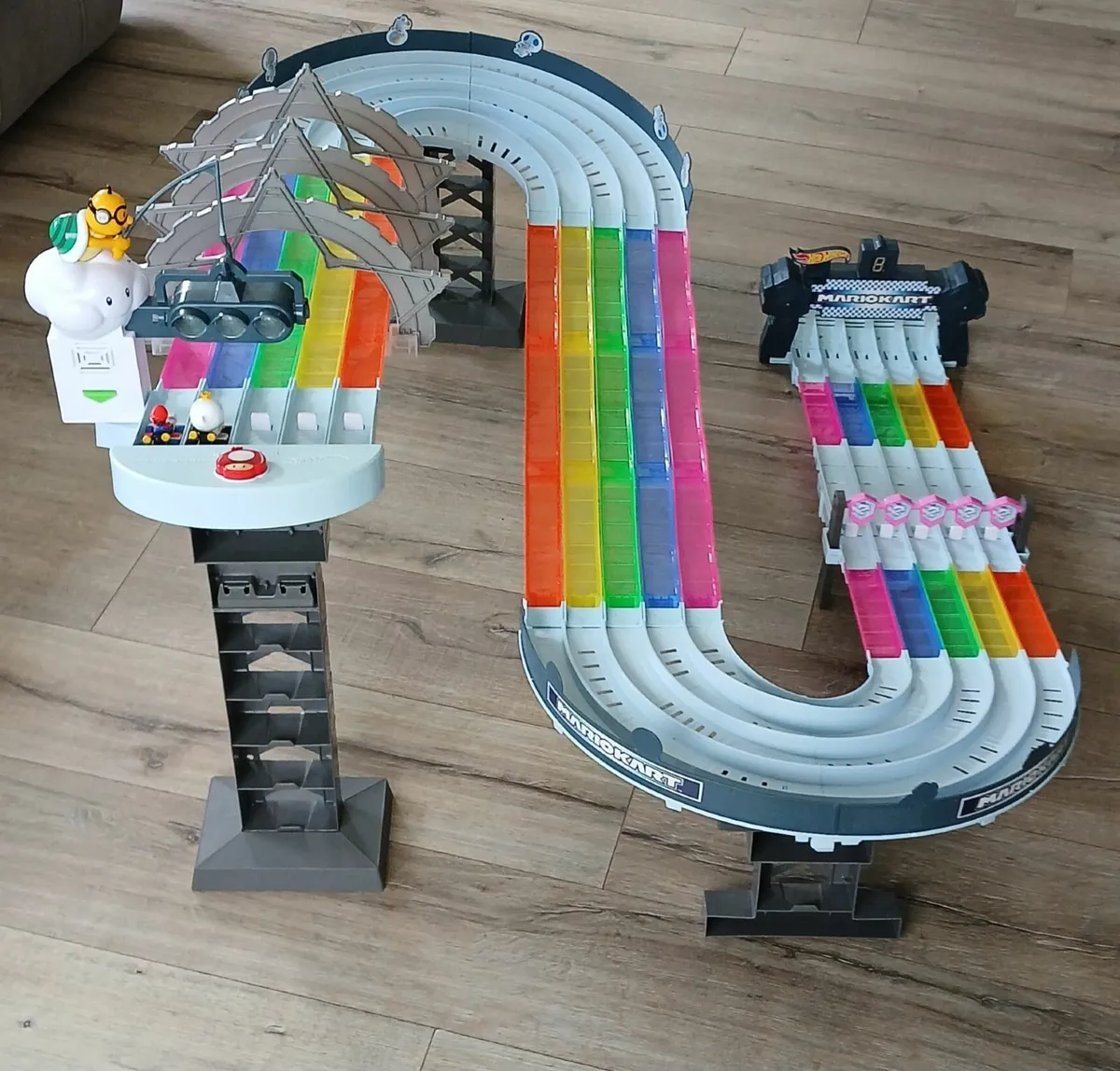 Hot wheels mario kart rainbow road - Image 2