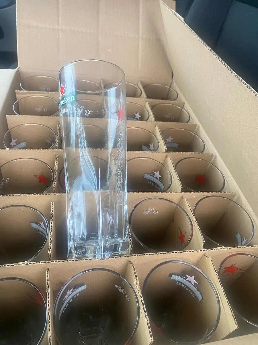 24 Heineken Pint Glasses. - Image 2