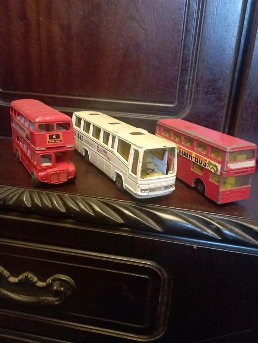 VINTAGE BUSES  3  AT 1-76 & 6  AT 1-64 SCALE - Image 3