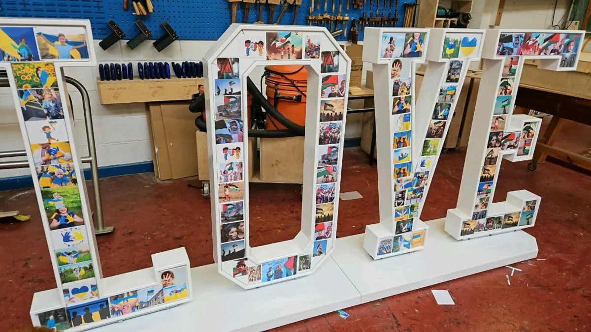 4ft by 8ft LOVE sign - Image 3