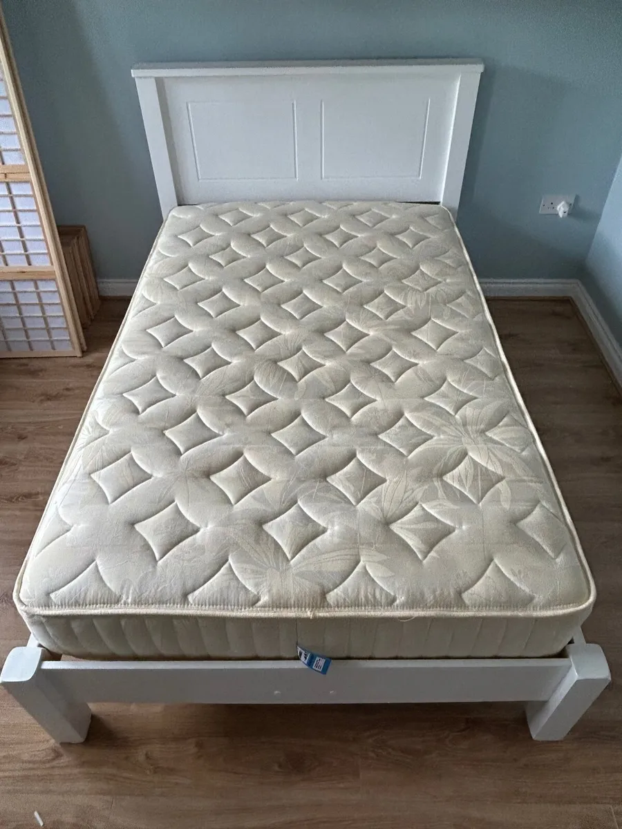 4’ solid pine bed with mattress & matching locker - Image 2