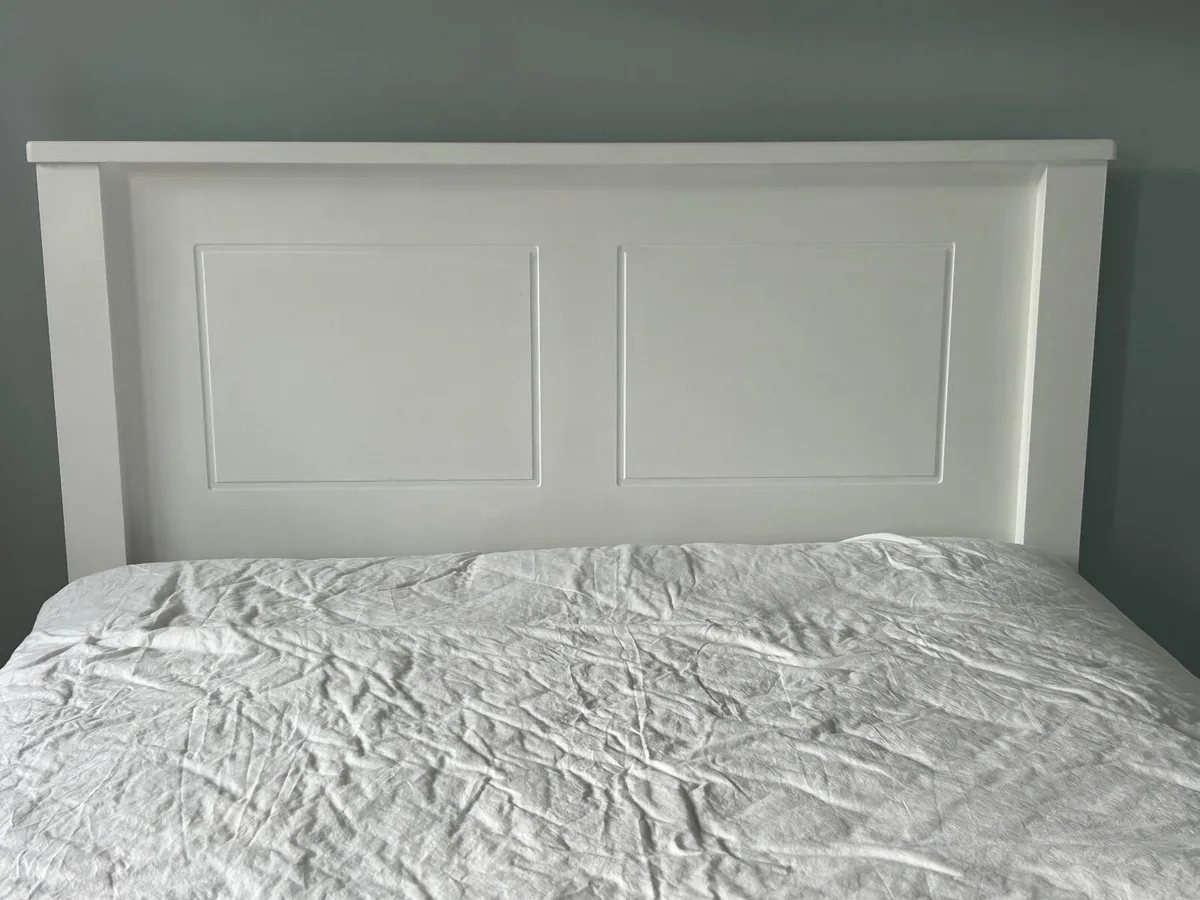 4’ solid pine bed with mattress & matching locker - Image 4