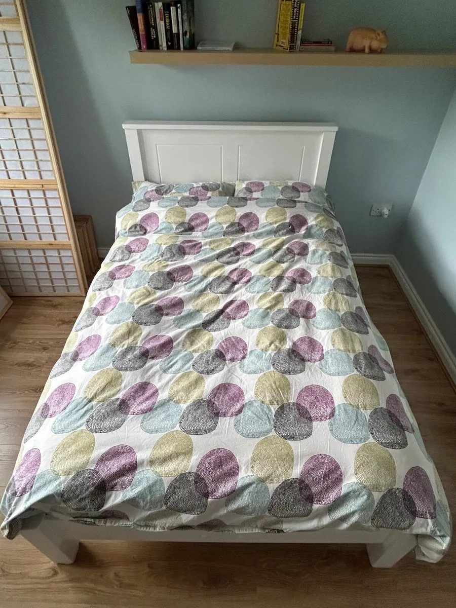 4’ solid pine bed with mattress & matching locker - Image 1