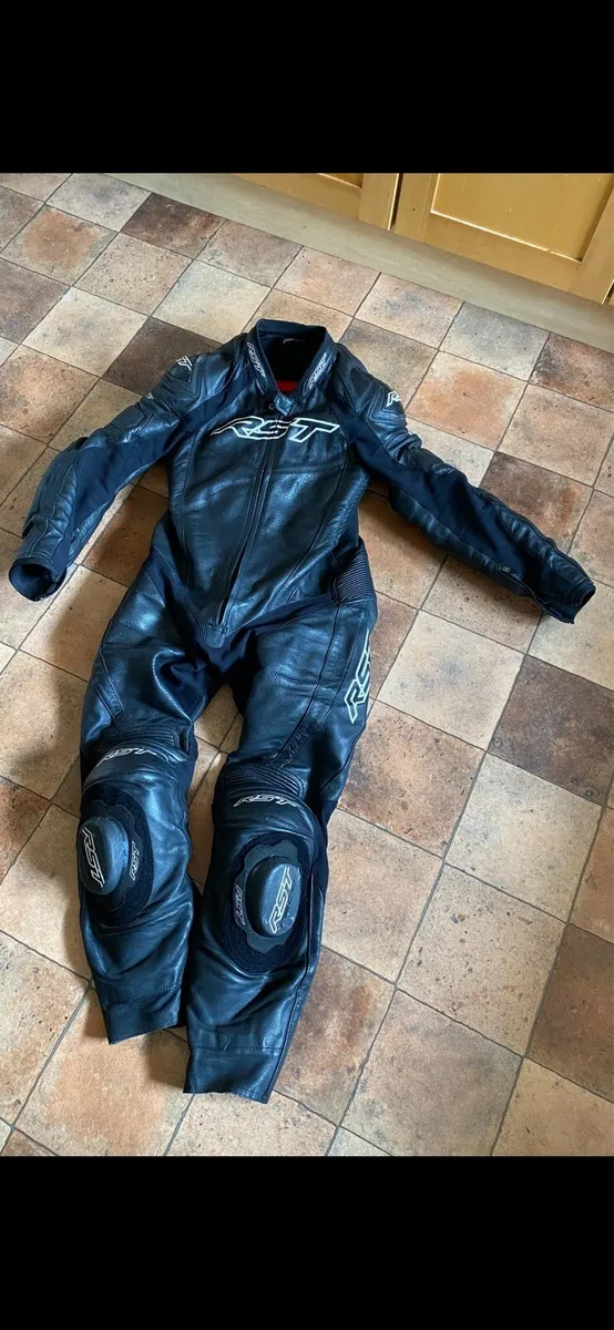 RST suits - Image 1