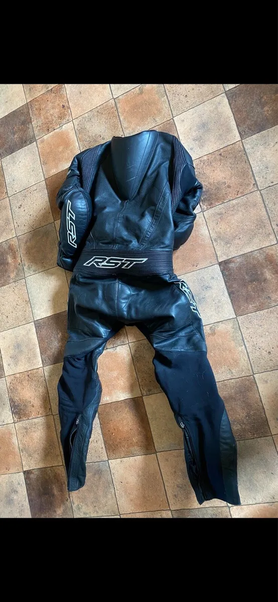 RST suits - Image 2