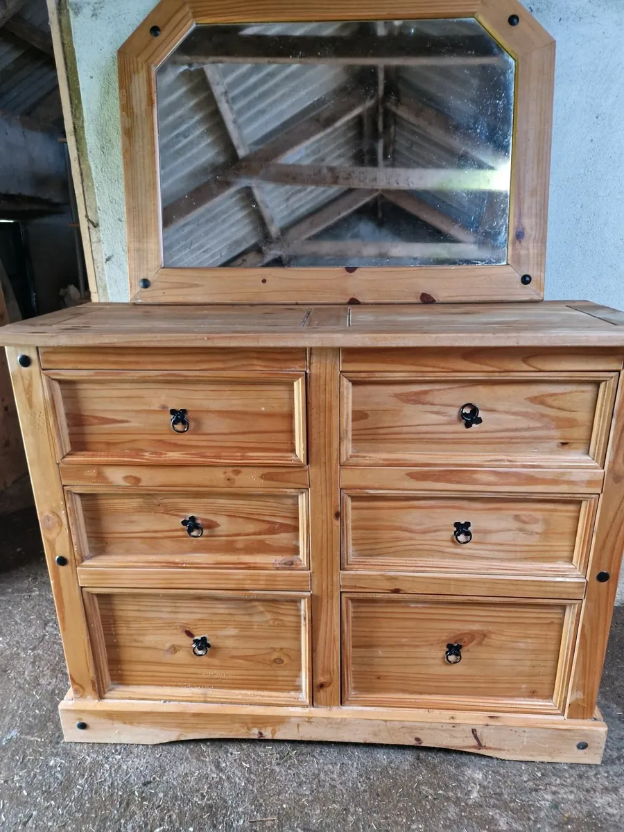 Bedroom furniture - Image 1