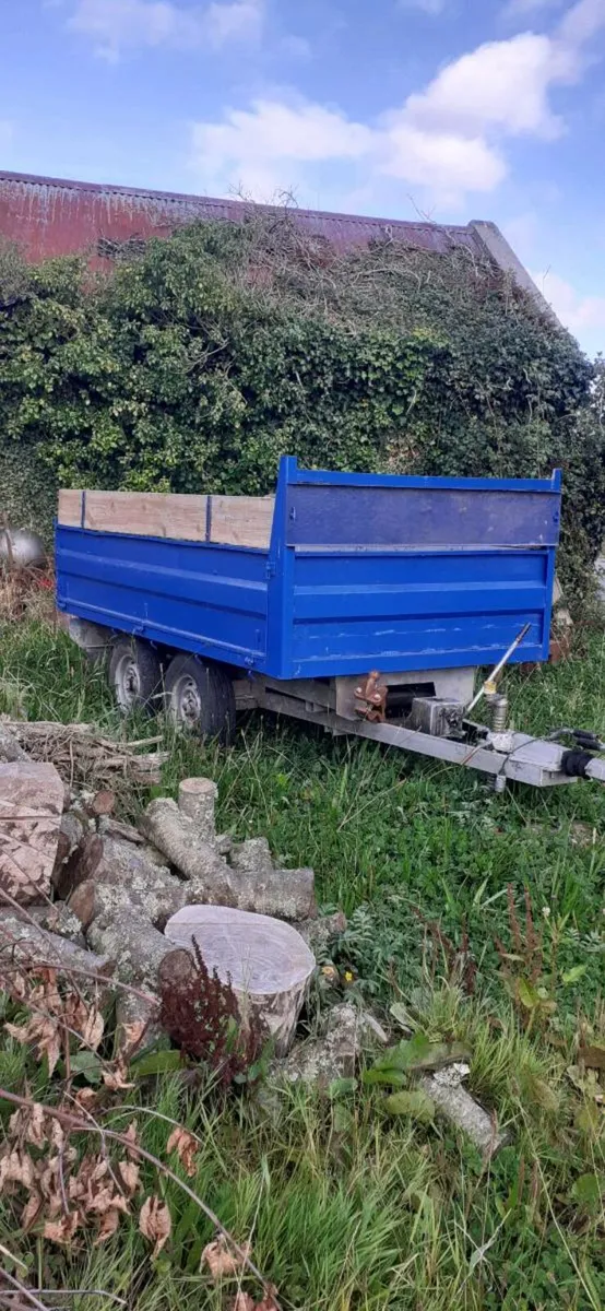 Trailer - Image 1