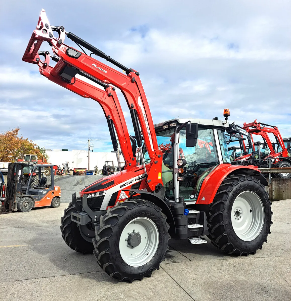 MASSEY FERGUSON S 5711 - Image 1