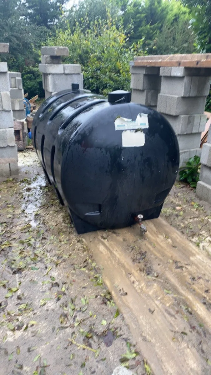 Oil tank - Image 1