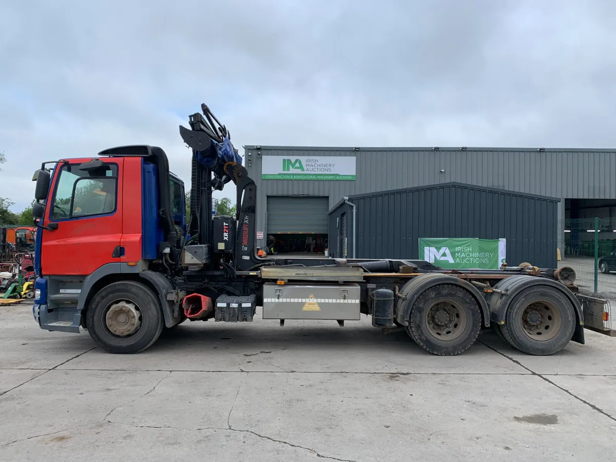 BID ONLINE NOW - 2009 DAF CF HOOK LOADER - Image 2