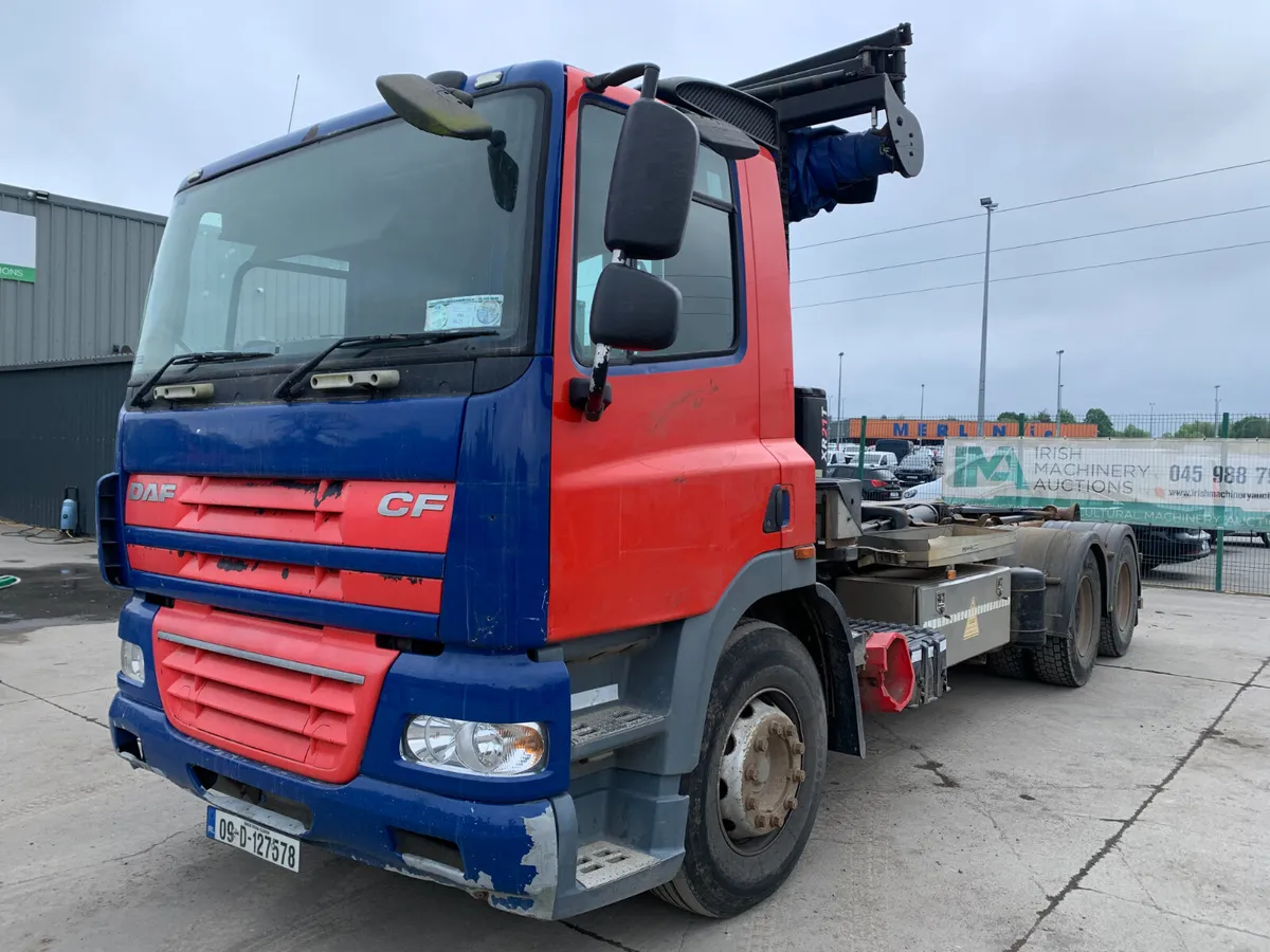 BID ONLINE NOW - 2009 DAF CF HOOK LOADER - Image 1