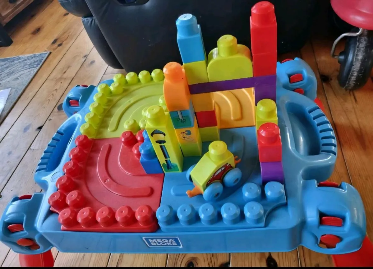 Lego duplo lego table and car - Image 1