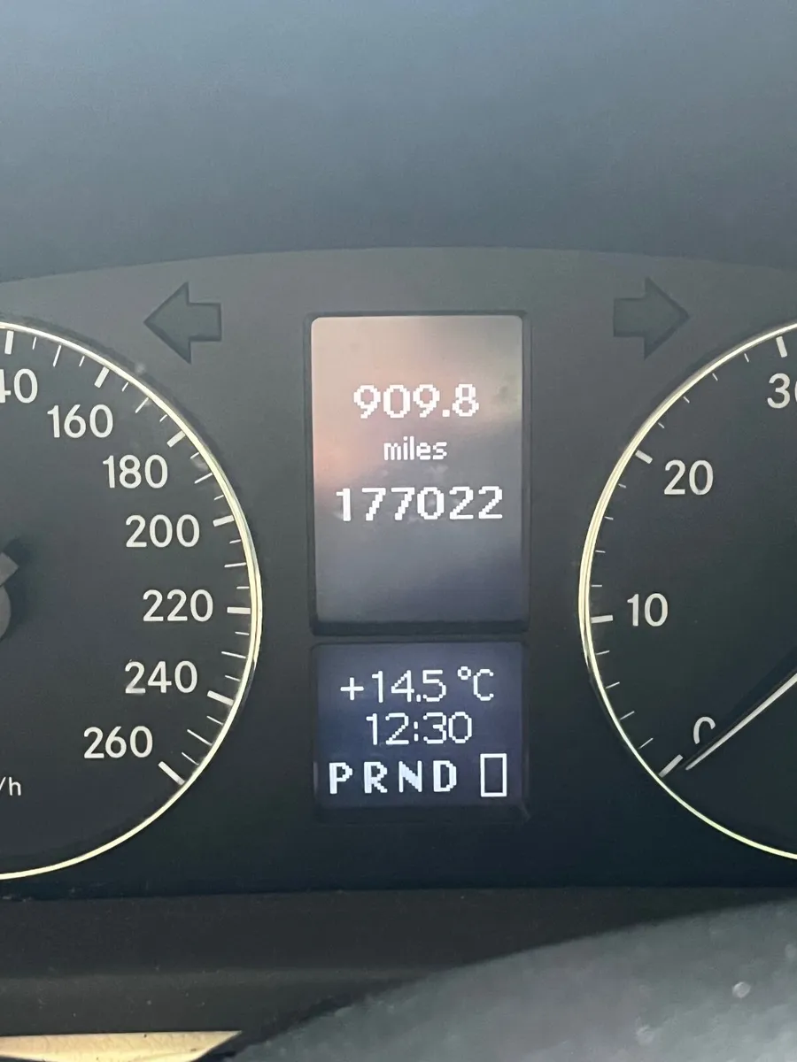 Mercedes-Benz C-Class 2007 - Image 2