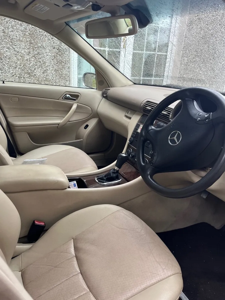 Mercedes-Benz C-Class 2007 - Image 3