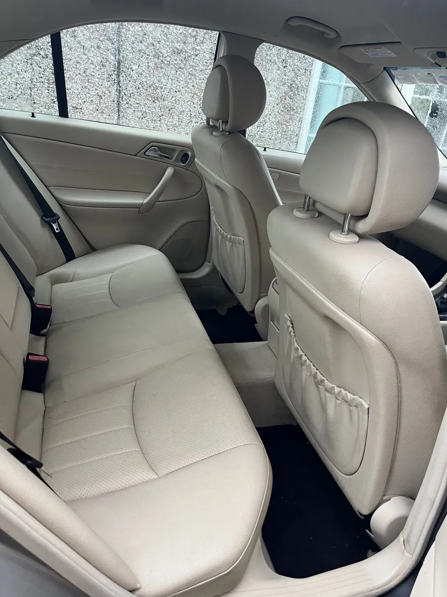 Mercedes-Benz C-Class 2007 - Image 4