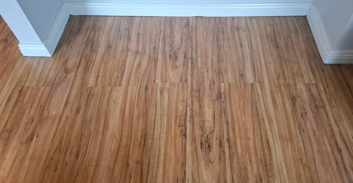 Wood effect Laminate Floor - Image 2