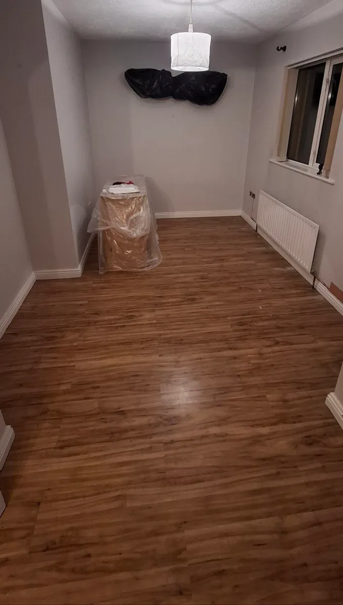 Wood effect Laminate Floor - Image 4