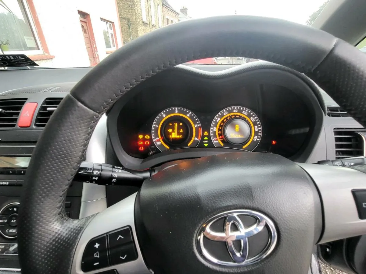 Toyota Auris 2010 - Image 3