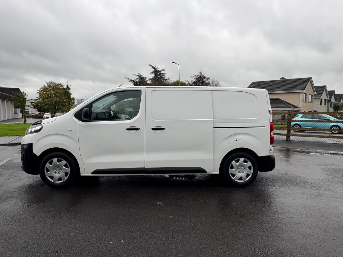 Citroen Dispatch 2017 MWB ONLY 122 KM - Image 4