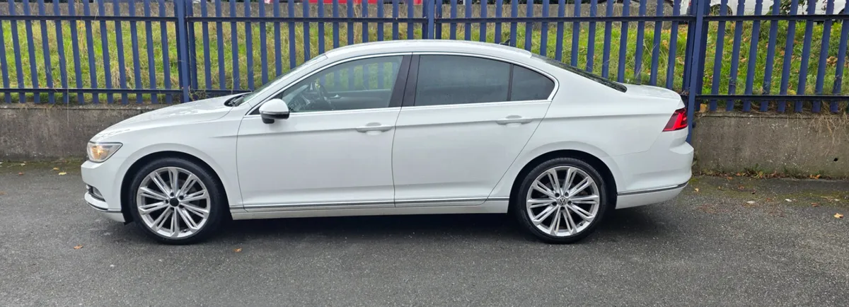 Volkswagen Passat 2015 - Image 2