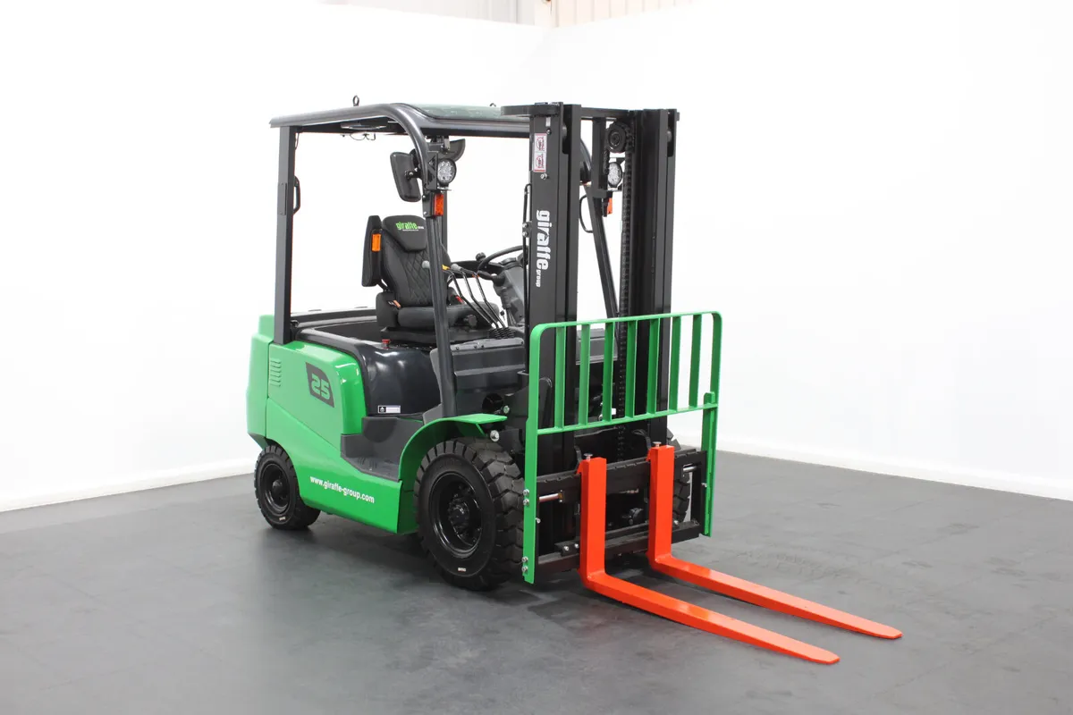 giraffe GBL25 2.5T Lithium Electric Forklift - Image 1