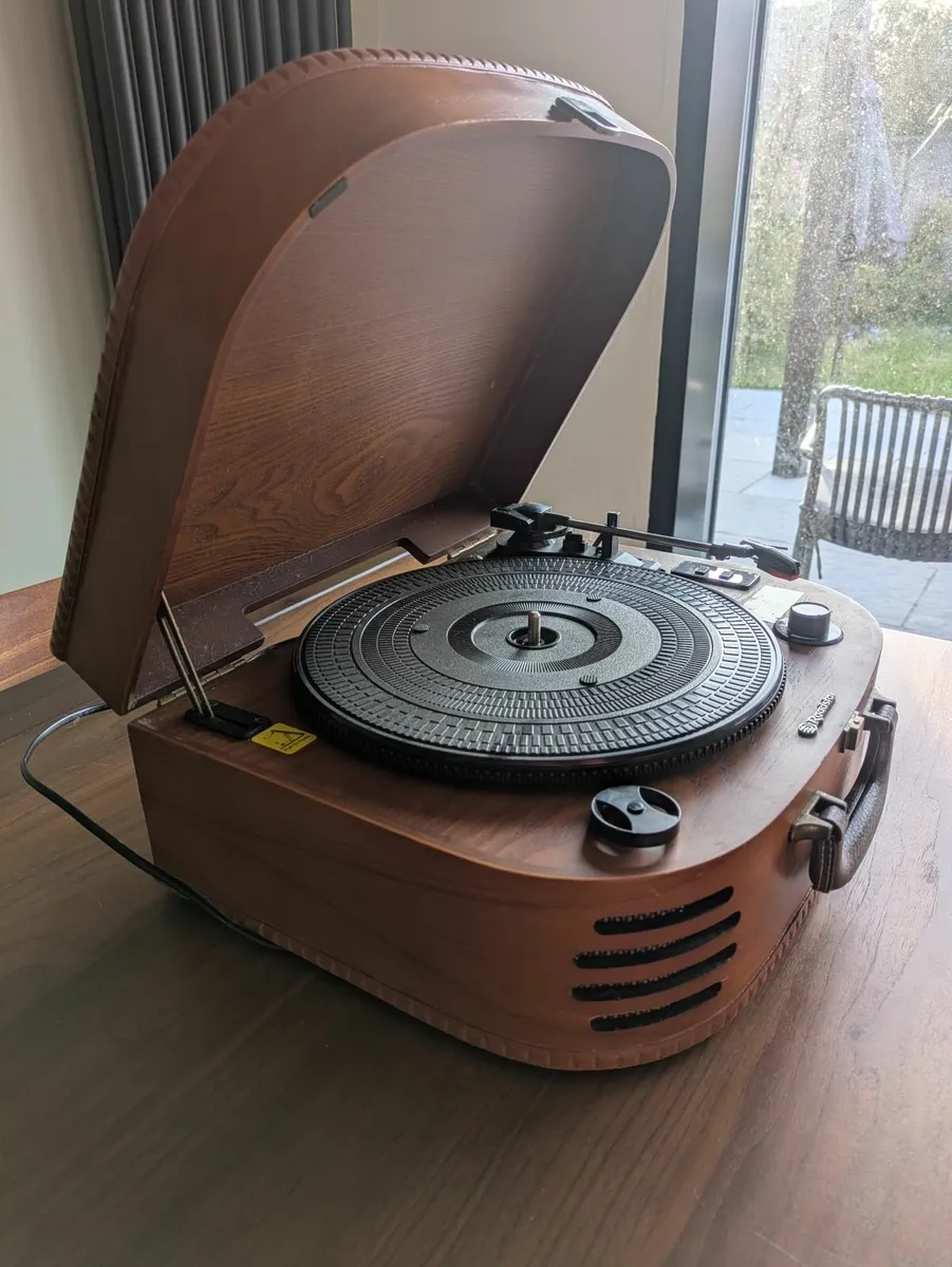 Roadstar Record Player