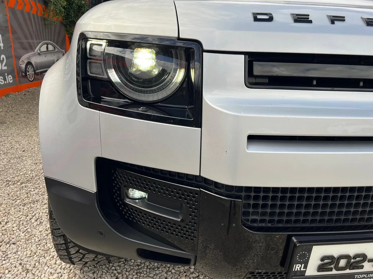 LAND ROVER DEFENDER ==STUNNING 5 SEATER//PAN ROOF/ - Image 3
