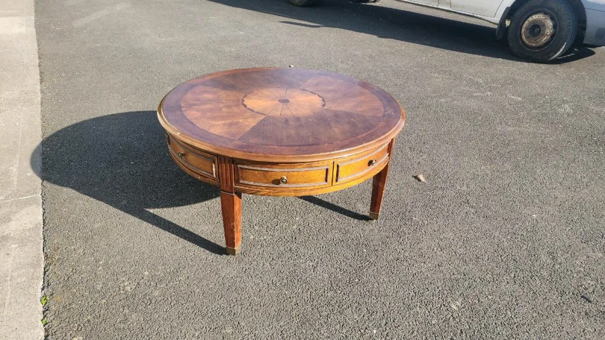 Round coffee table plus other furniture - Image 1