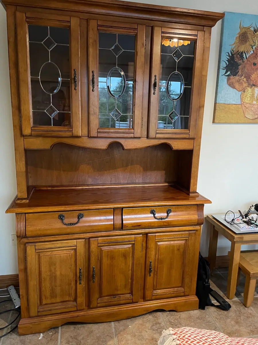 Dresser and table - Image 1