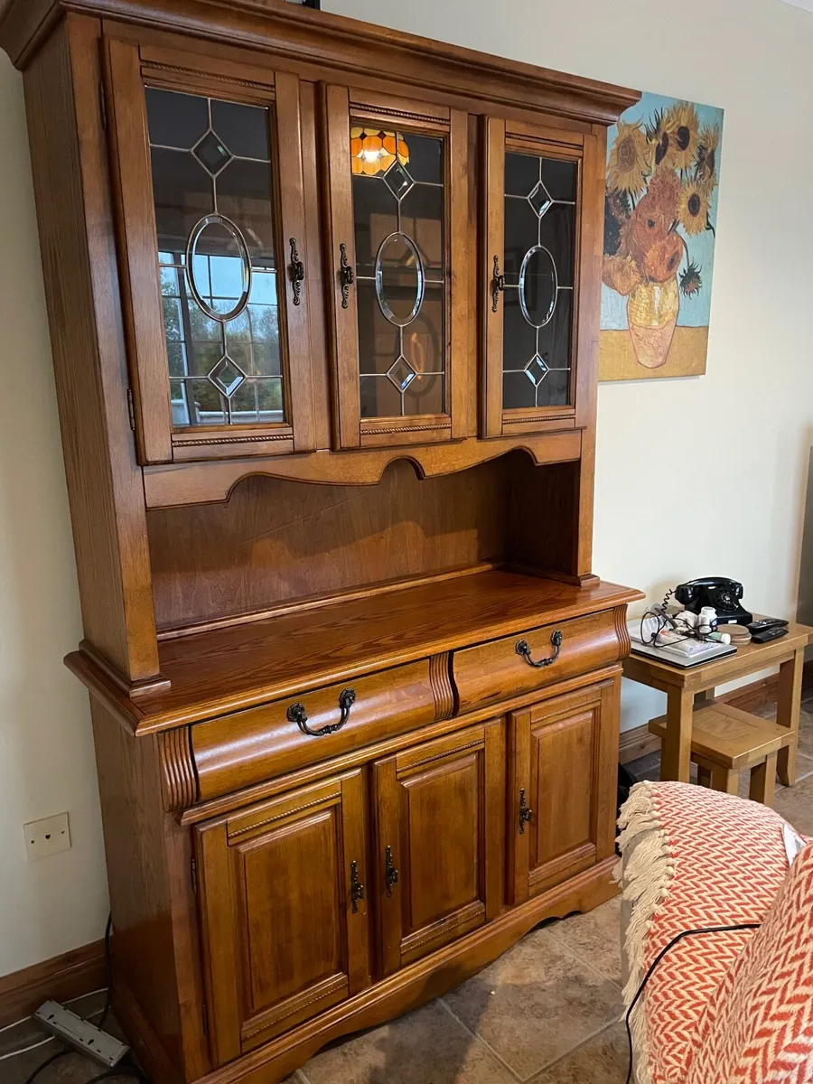 Dresser and table - Image 2