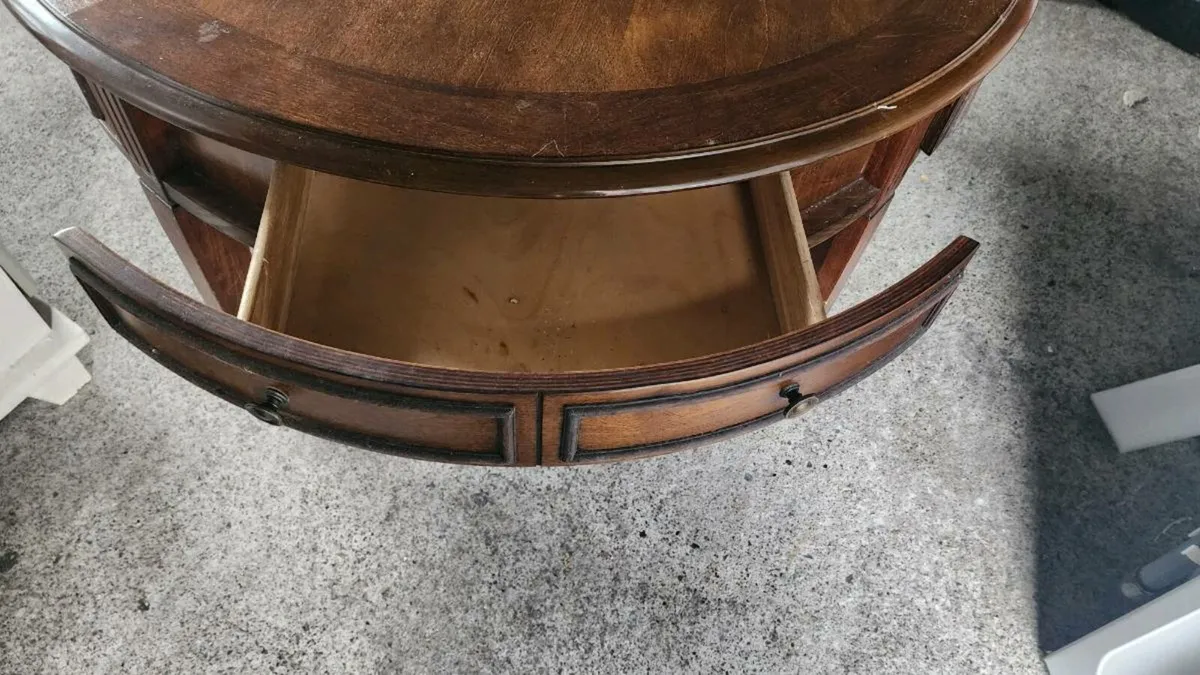 Round coffee table plus other furniture - Image 4