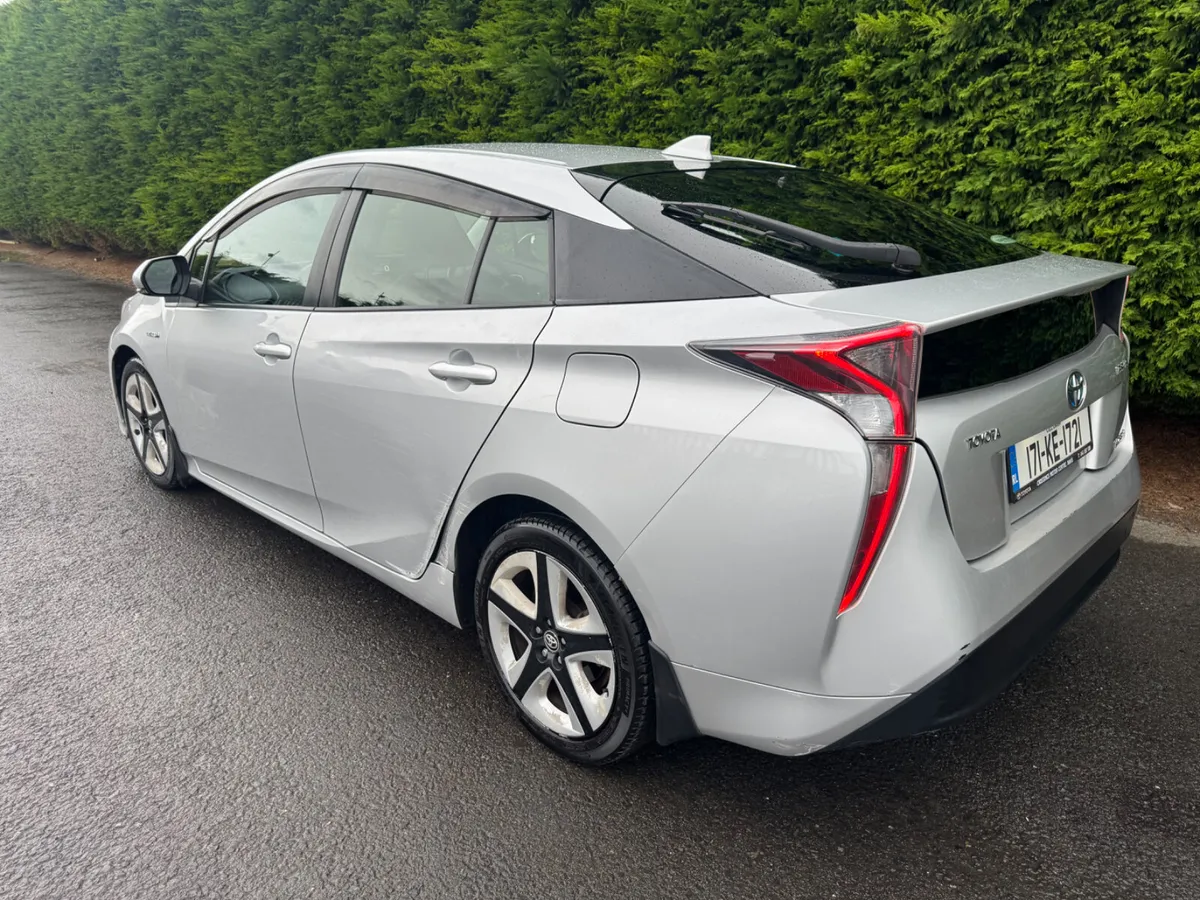 Prius 1.8 Hybrid Luxury ***NEEDS BODY REPAIR *** - Image 3
