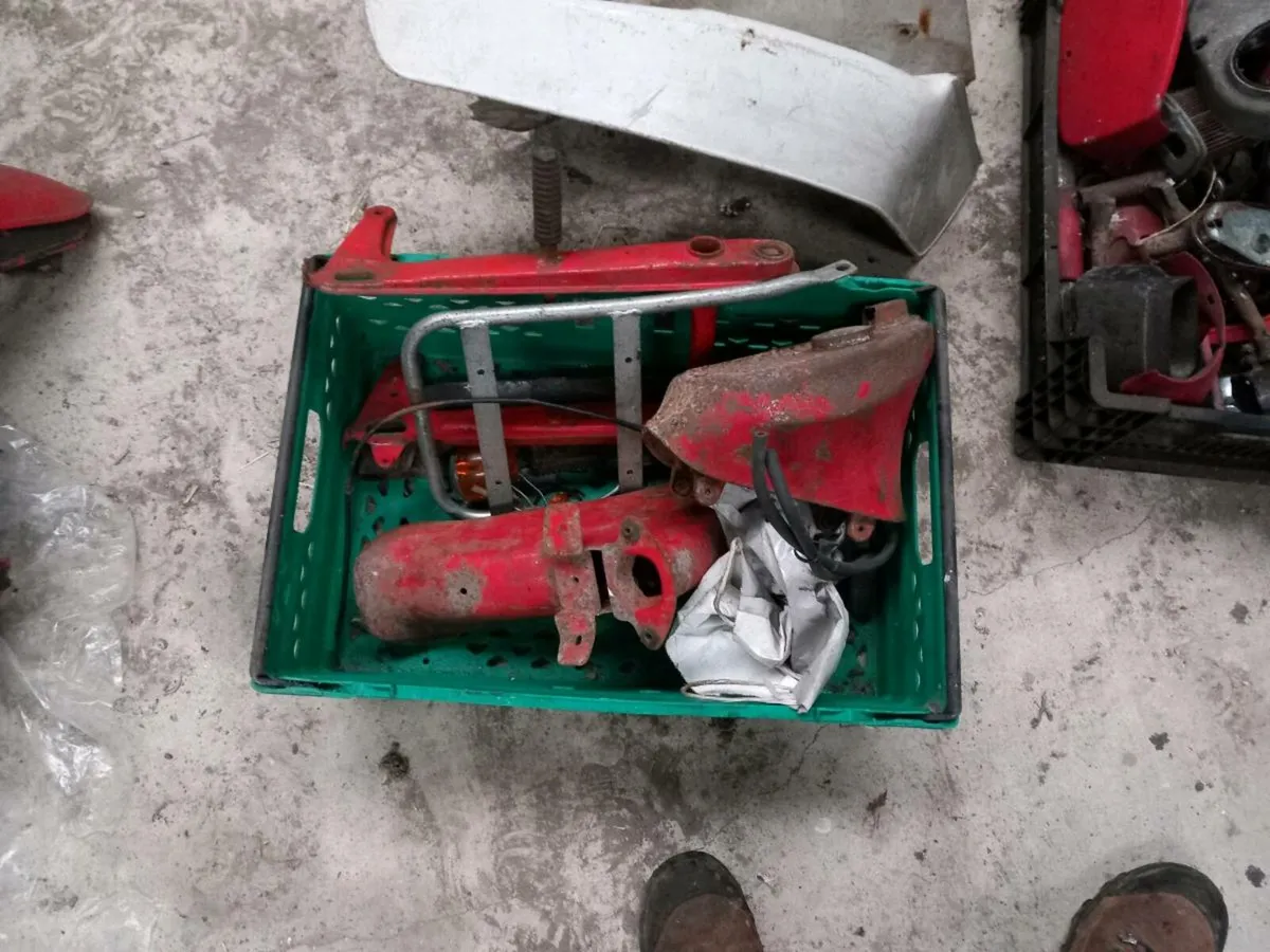 Honda 50 and parts - Image 3