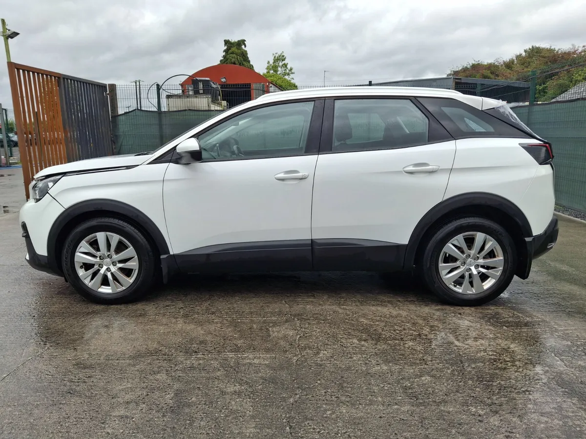 2017 Peugeot 3008 Diesel Light Damage - Image 2