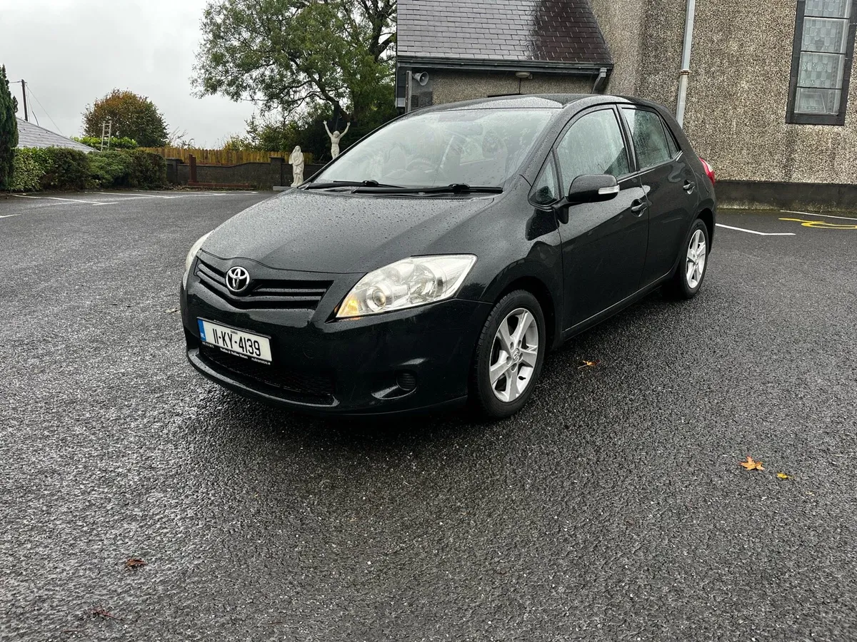 2011 Toyota Auris 1.4 petrol - Image 2