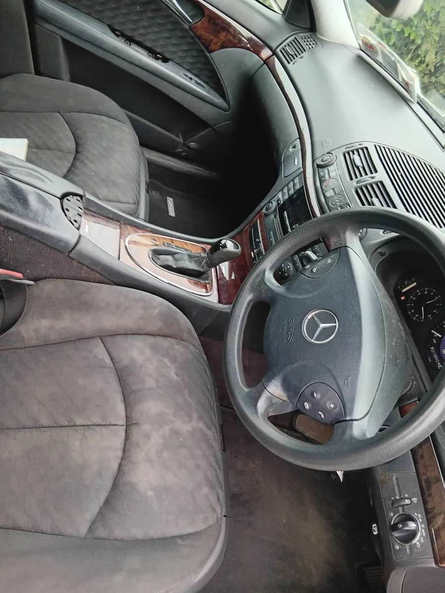 Mercedes-Benz E-Class 2005 - Image 4