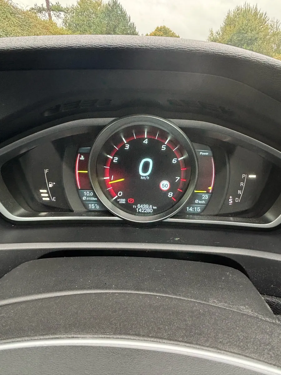 Volvo V40 Low mileage - Image 4