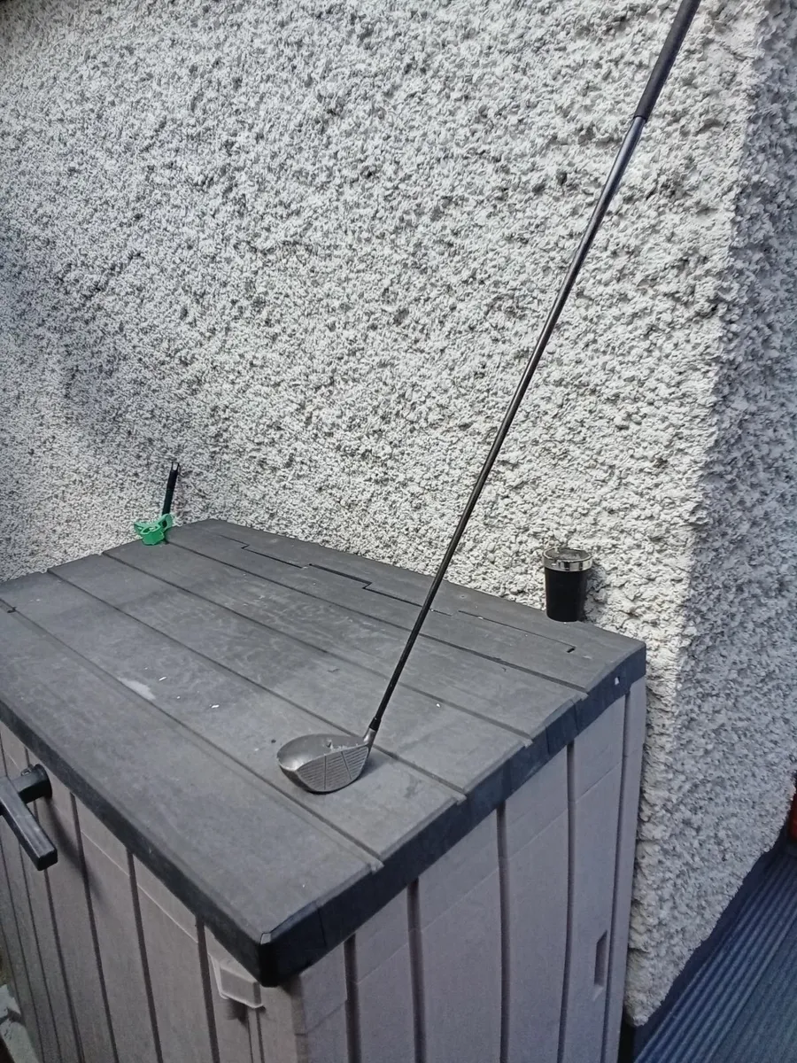 Golf club - Image 1