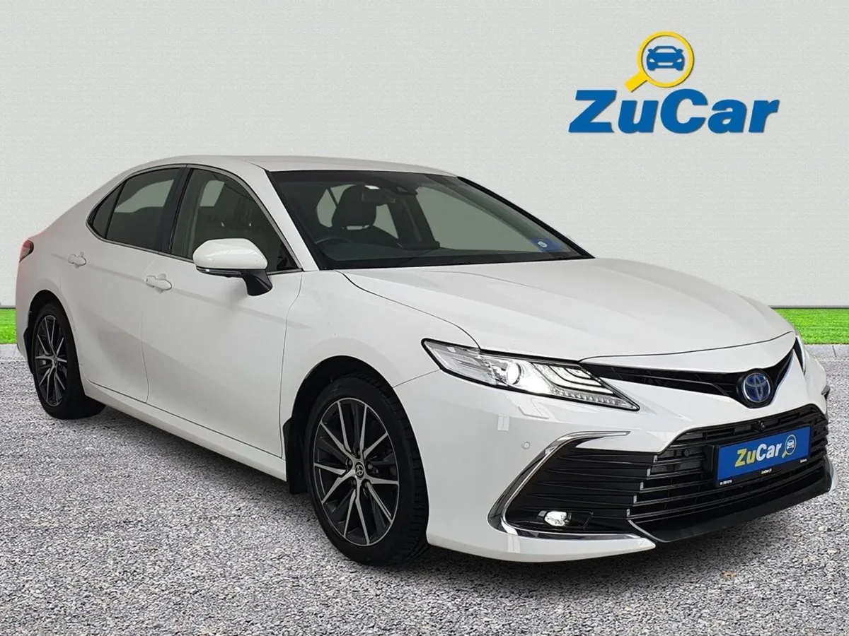 Toyota Camry 2.5 Hybrid Platinum Edition - Image 1